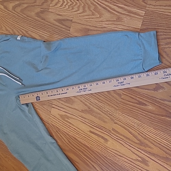 Vuori Women’s Performance Jogger – XS | Light Blue/Green | Gently Used - Picture 3 of 7